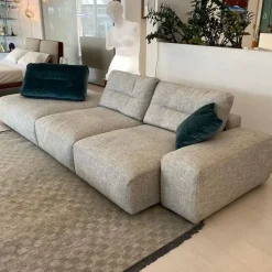 Saba Divano in Offerta Outlet con penisola in poliuretano.- Divani