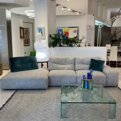 Saba Divano in Offerta Outlet con penisola in poliuretano.- Divani