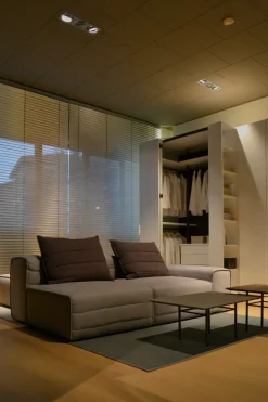 Gervasoni Divano Samet di in stile design a prezzo scontato- Divani