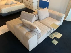 Gervasoni Divano Samet in Tessuto sfoderabile  di scontato 46%- Divani