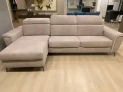 Divano Sasha di in stile moderno a prezzo scontato^Collezione esclusiva Online