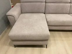 Divano Sasha di in stile moderno a prezzo scontato^Collezione esclusiva Online