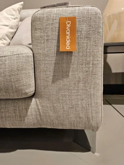 Outlet Divano Square in Tessuto sfoderabile  di scontato 37% Divani