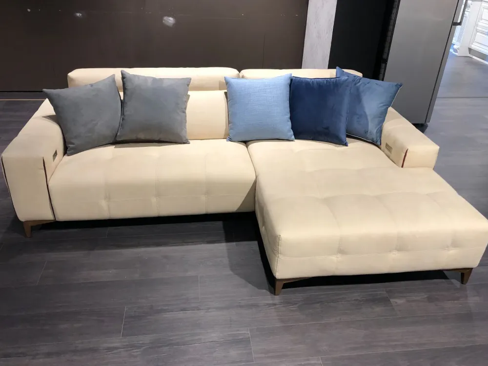 Outlet Divano Tiffany in Microfibra non sfoderabile di scontato 60% Divani