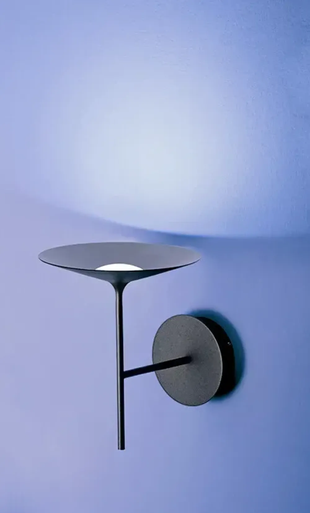 Lampada da parete in metallo Poe wall a prezzo scontato^Linea Light Discount