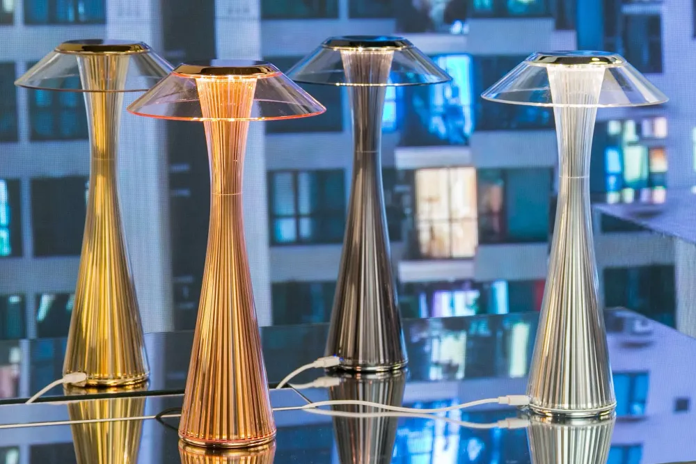 Kartell Lampada da tavolo Space Altri colori a prezzi convenienti- Lampade Da Tavolo