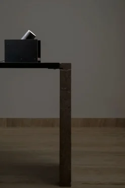 Online Lampada da tavolo Plint battery mini a prezzo scontato Lampade Da Tavolo