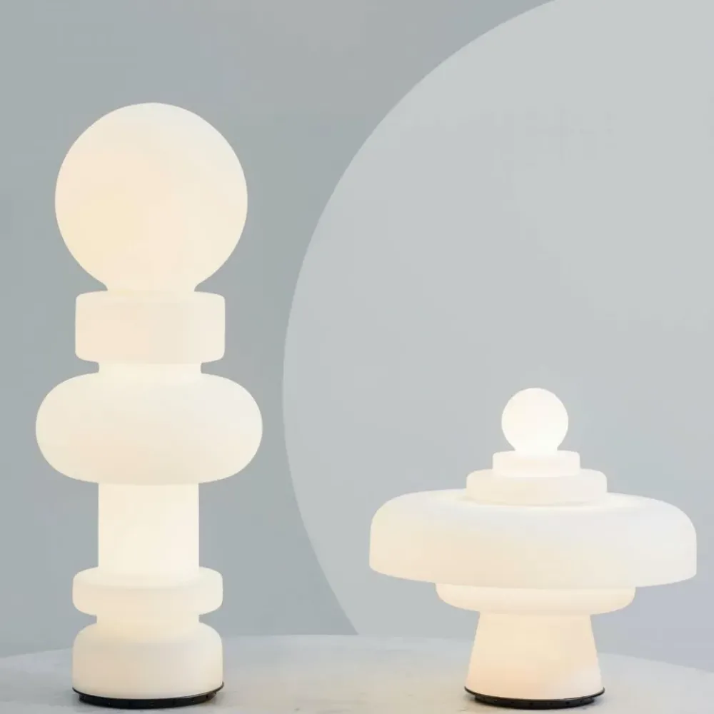 Lampada da tavolo Re in Offerta Outlet. Progettata da interni.^Fontana Arte Discount