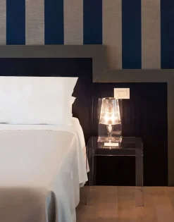 Kartell Lampada da tavolo Take a prezzo Outlet- Lampade Da Tavolo