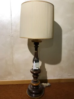 New Lampada da terra Romeo Ambra a prezzi vantaggiosi! Lampade Da Terra