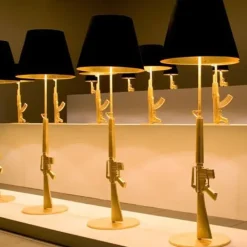 Flos Lampada da terra Guns lounge gun terra a prezzo Outlet- Lampade Da Terra