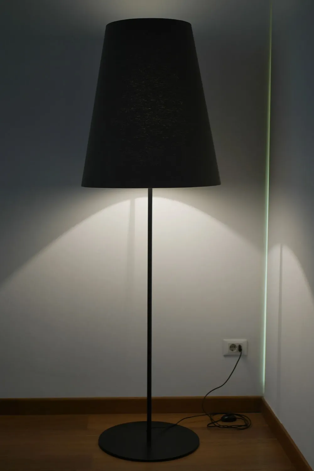 Ditre Italia Lampada da terra Hunt a prezzo Outlet- Lampade Da Terra