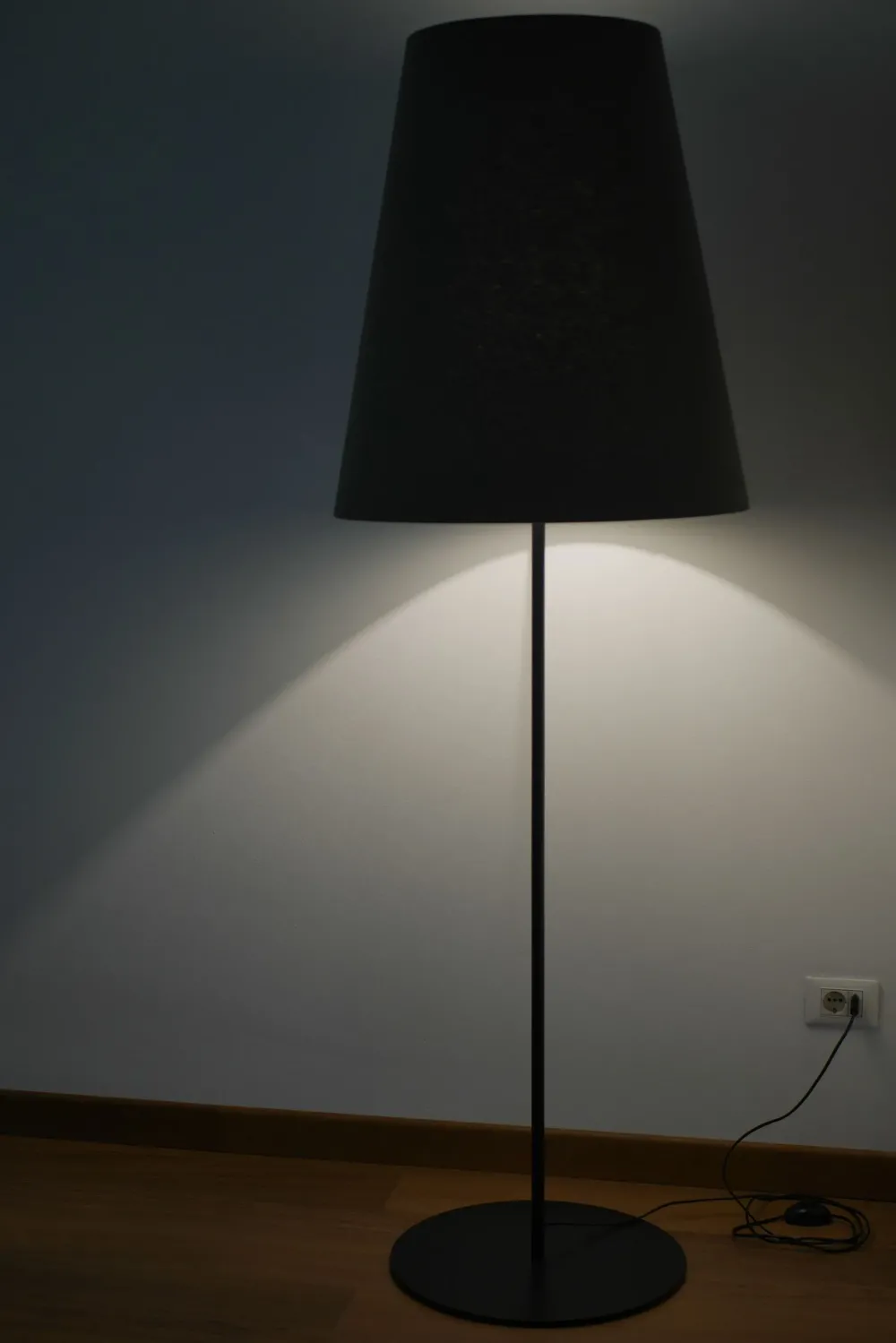 Ditre Italia Lampada da terra Hunt a prezzo Outlet- Lampade Da Terra