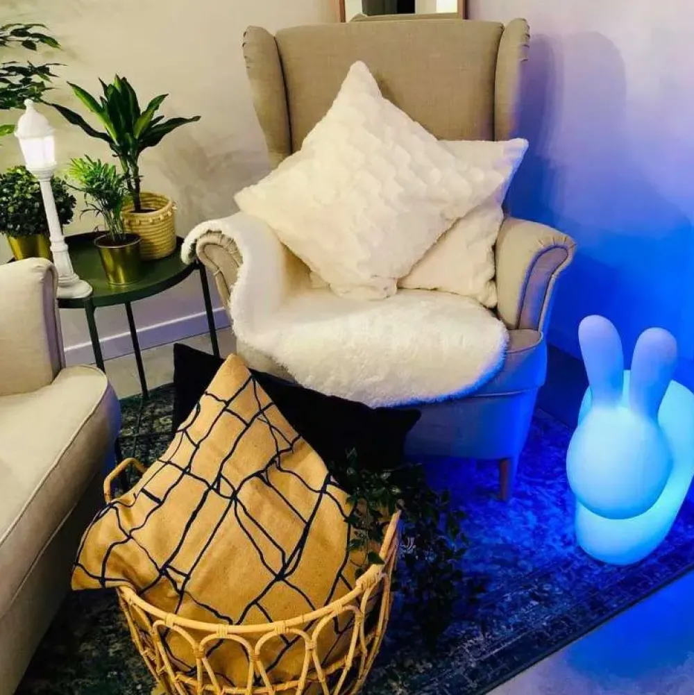 Lampada da terra lampada rabbit con led ricaricabile a prezzo Outlet^Qeeboo