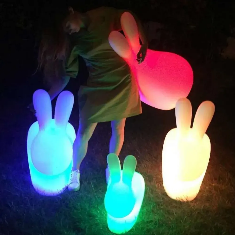 Lampada da terra lampada rabbit con led ricaricabile a prezzo Outlet^Qeeboo