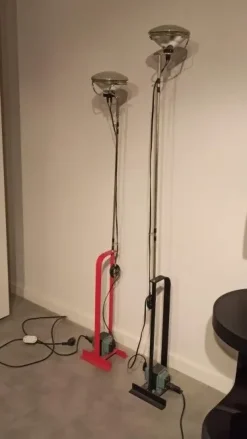 Lampada da terra Toio   con un ribasso esclusivo^Flos Best