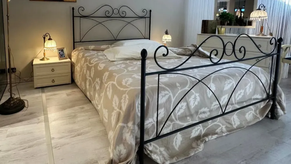 Letto classico Light con un ribasso del 62%^Artigianale