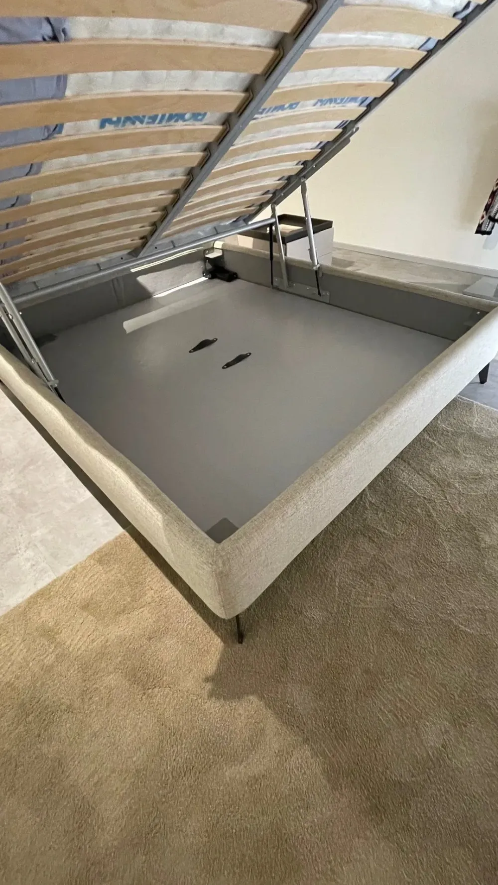 Clearance Letto design con contenitore Chop compatto a prezzo scontato Letti