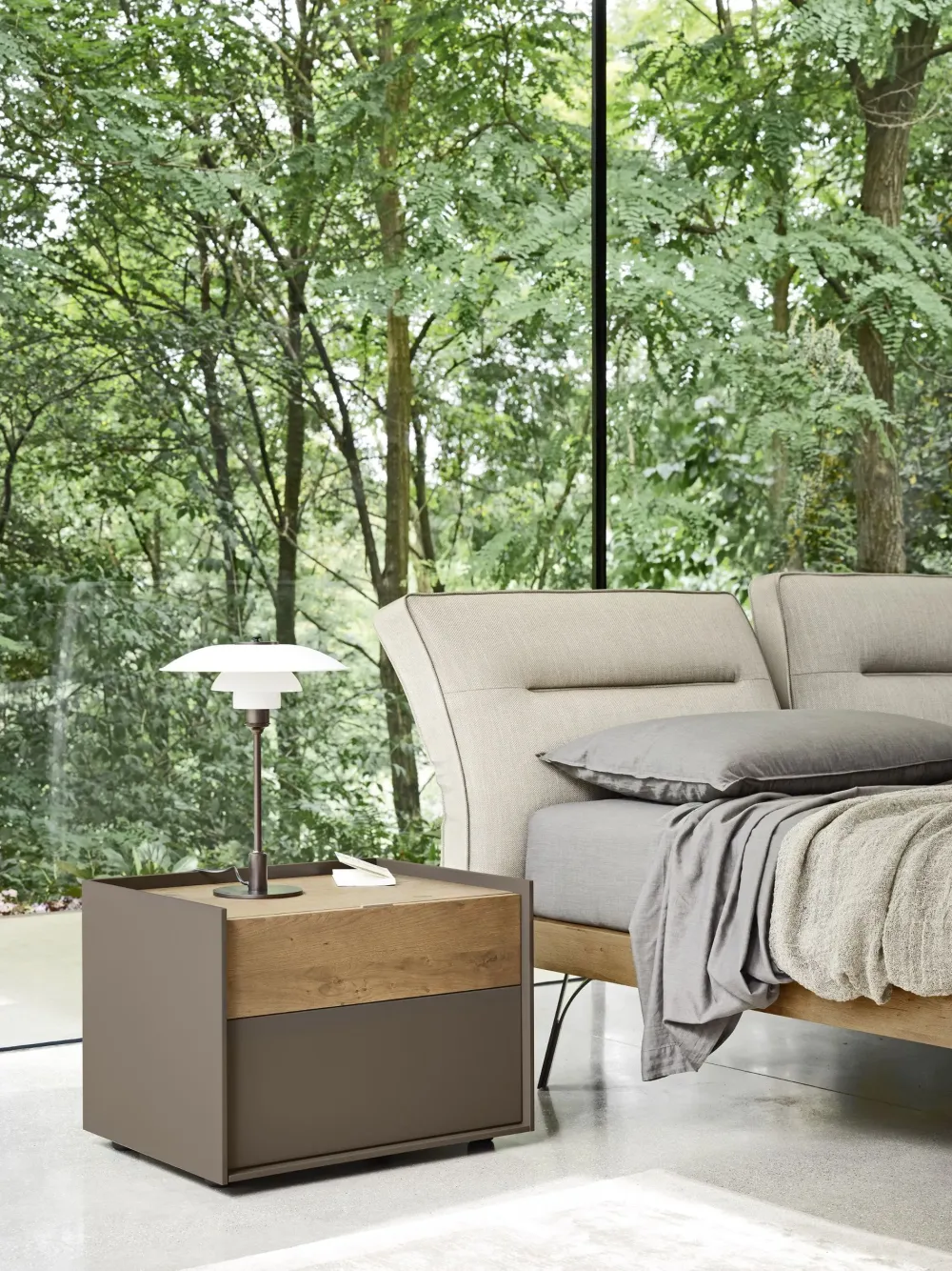 Sangiacomo Letto design con gambe Milo a prezzo ribassato- Letti