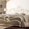 Clearance Letto design con giroletto Amanda a prezzo ribassato Letti