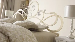 Clearance Letto design con giroletto Amanda a prezzo ribassato Letti