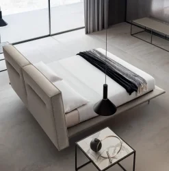Letto design con piedini Moonlight a prezzo ribassato Letti