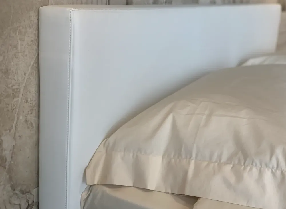 Hot Letto Fluttua con testata SCONTATO a PREZZI OUTLET Letti