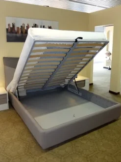 Letto imbottito con contenitore Spring  a prezzo ribassato^Artigianale Outlet