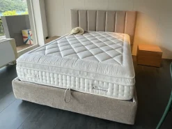 Letto imbottito con contenitore Letto testiera alta  a prezzo scontato^ZR Outlet