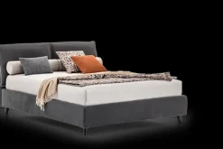 Letto imbottito con contenitore River a prezzo ribassato^V&nice Online