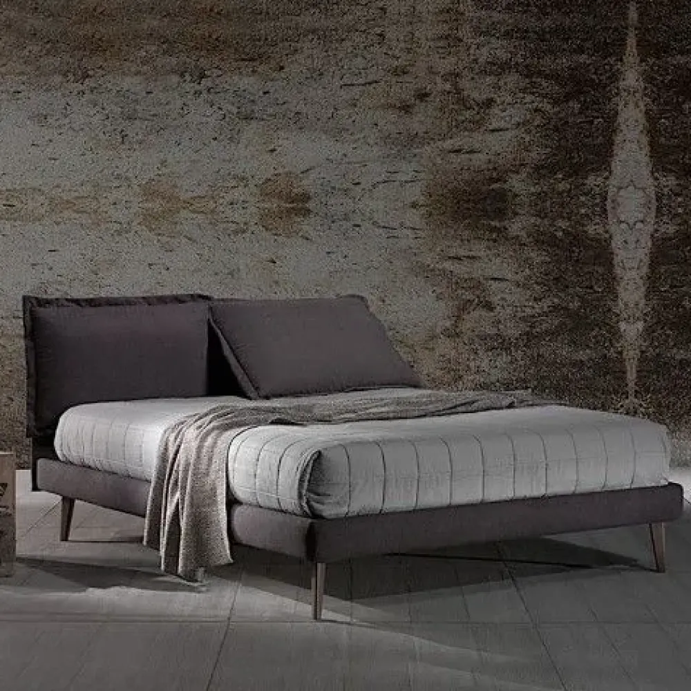 Letto imbottito con gambe Break a prezzo ribassato^Excò