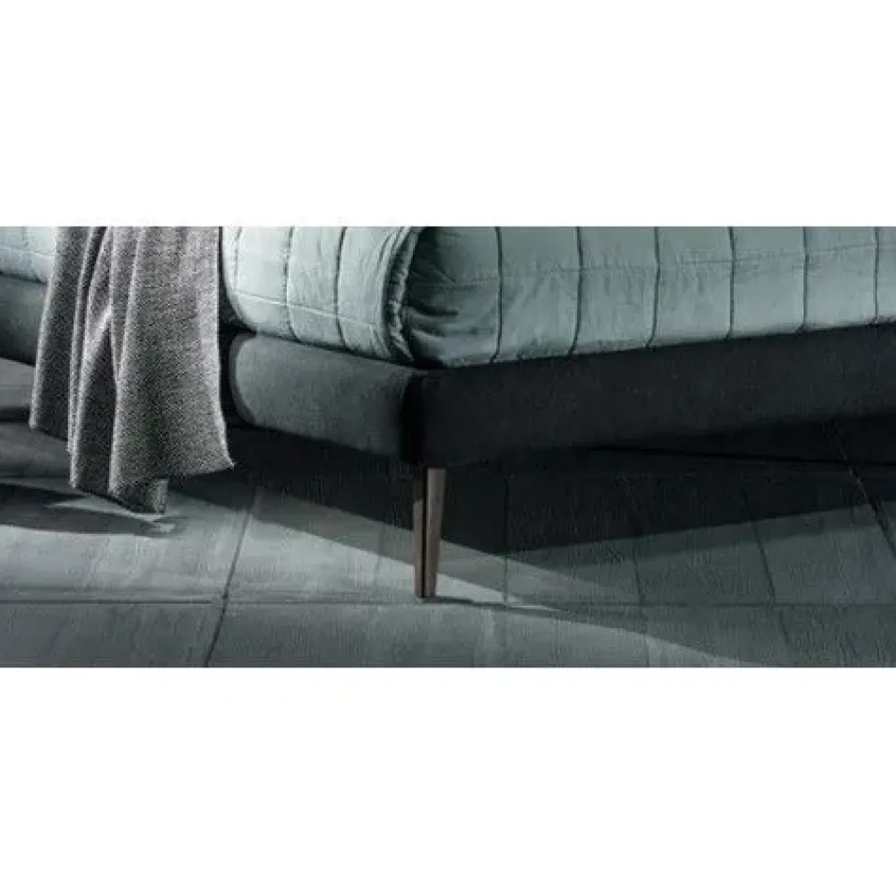Letto imbottito con gambe Break a prezzo ribassato^Excò