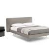 Sale Letto imbottito con gambe Gaston plano  a prezzo ribassato Letti
