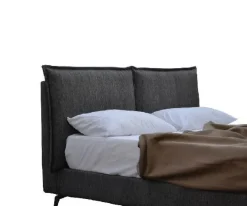 Clearance Letto imbottito con gambe Pegaso  a prezzo ribassato Letti