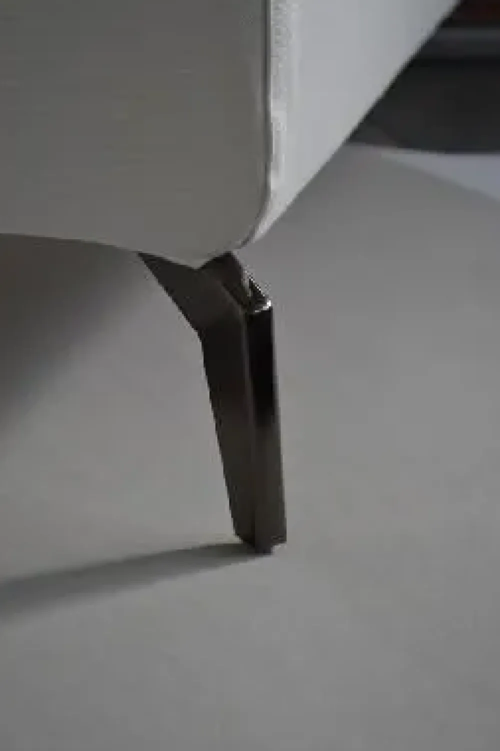 Clearance Letto imbottito con gambe Pegaso a prezzo ribassato Letti