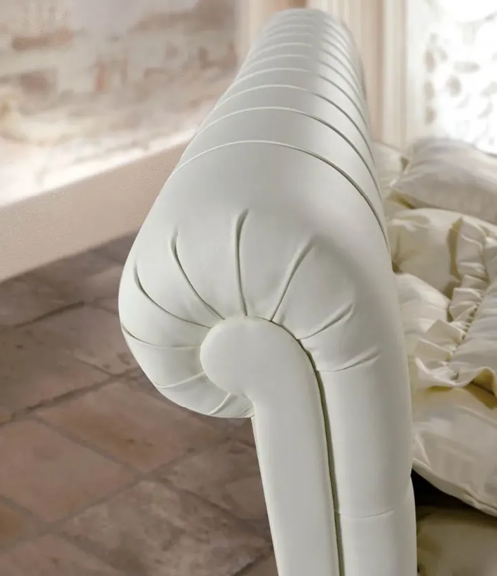 Letto imbottito con giroletto London a prezzo scontato^Lettissimi New