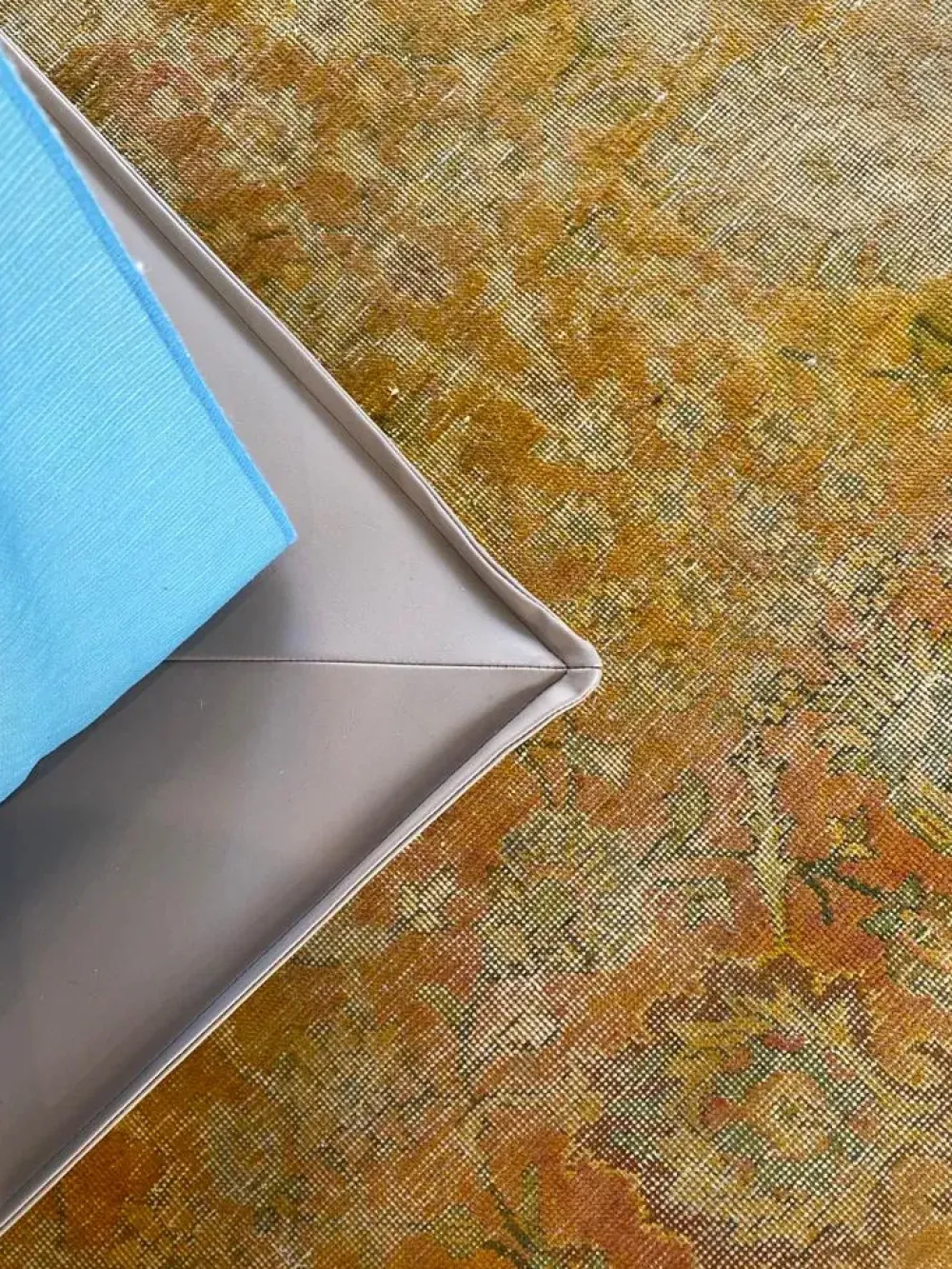 Rima salotti Letto imbottito con giroletto Letto "momo" a prezzo scontato- Letti