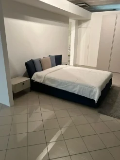 Sale Letto imbottito con giroletto Ninfea  a prezzo ribassato Letti