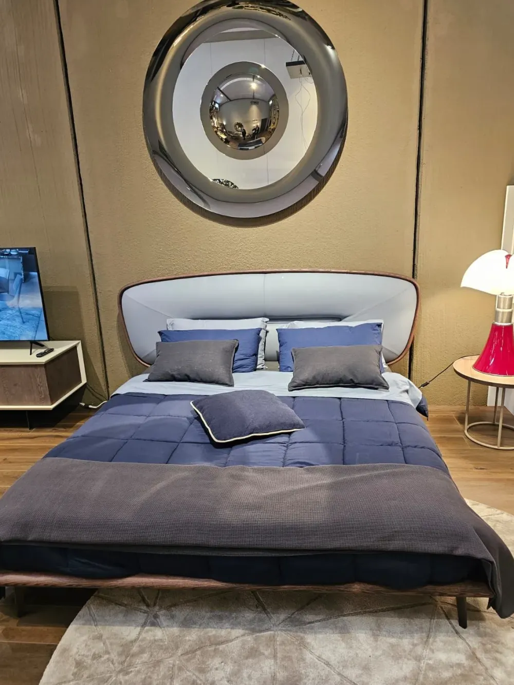 Letto imbottito con giroletto Romance a prezzo ribassato^Ozzio Discount