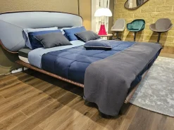 Letto imbottito con giroletto Romance a prezzo ribassato^Ozzio Discount