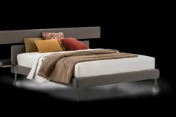 Outlet Letto imbottito con giroletto Denver  a prezzo scontato Letti