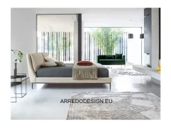 Letto imbottito con piedini Attico  a prezzo scontato Letti