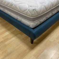 Online Letto imbottito con piedini Metro  a prezzo scontato Letti
