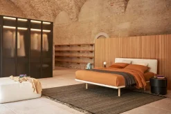 Sale Letto imbottito con piedini Filo  a prezzo ribassato Letti