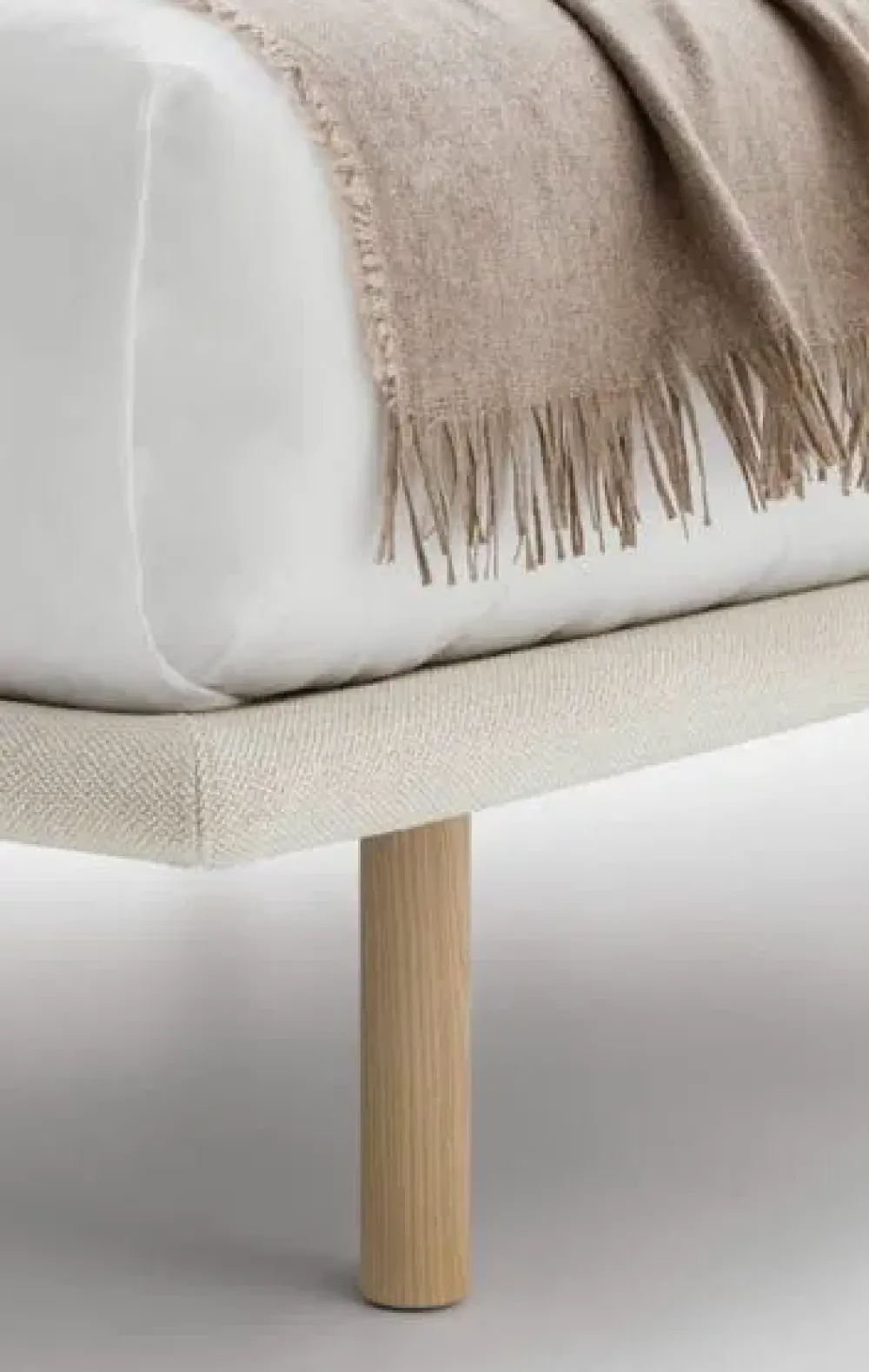 Sale Letto imbottito con piedini Filo a prezzo ribassato Letti