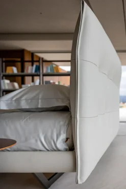 Poltrona Frau Letto imbottito con piedini Aurora tre  a prezzo ribassato- Letti