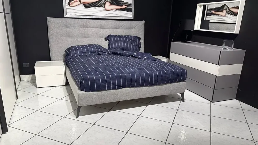 La casa moderna Letto imbottito con piedini Tuftè a prezzo scontato- Letti