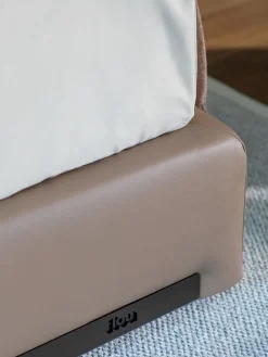 Flou Letto imbottito modello Atelierm: contatta il venditore per scoprire il prezzo- Letti