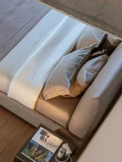 Flou Letto imbottito modello Atelierm: contatta il venditore per scoprire il prezzo- Letti