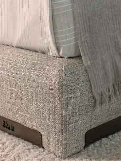 Flou Letto imbottito modello Atelierm: contatta il venditore per scoprire il prezzo- Letti